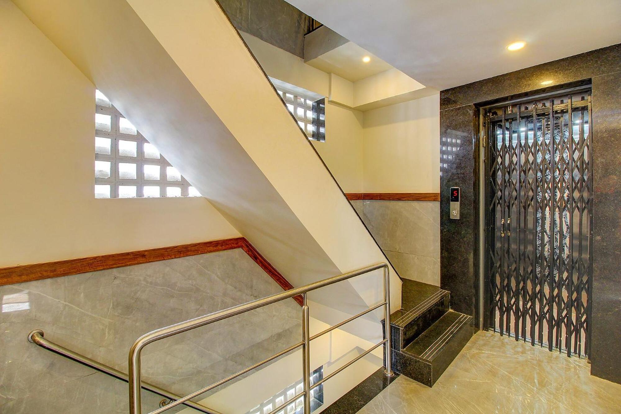 Fabhotel Peninsula - Nr Csmt Station - Mumbai — Photos 1